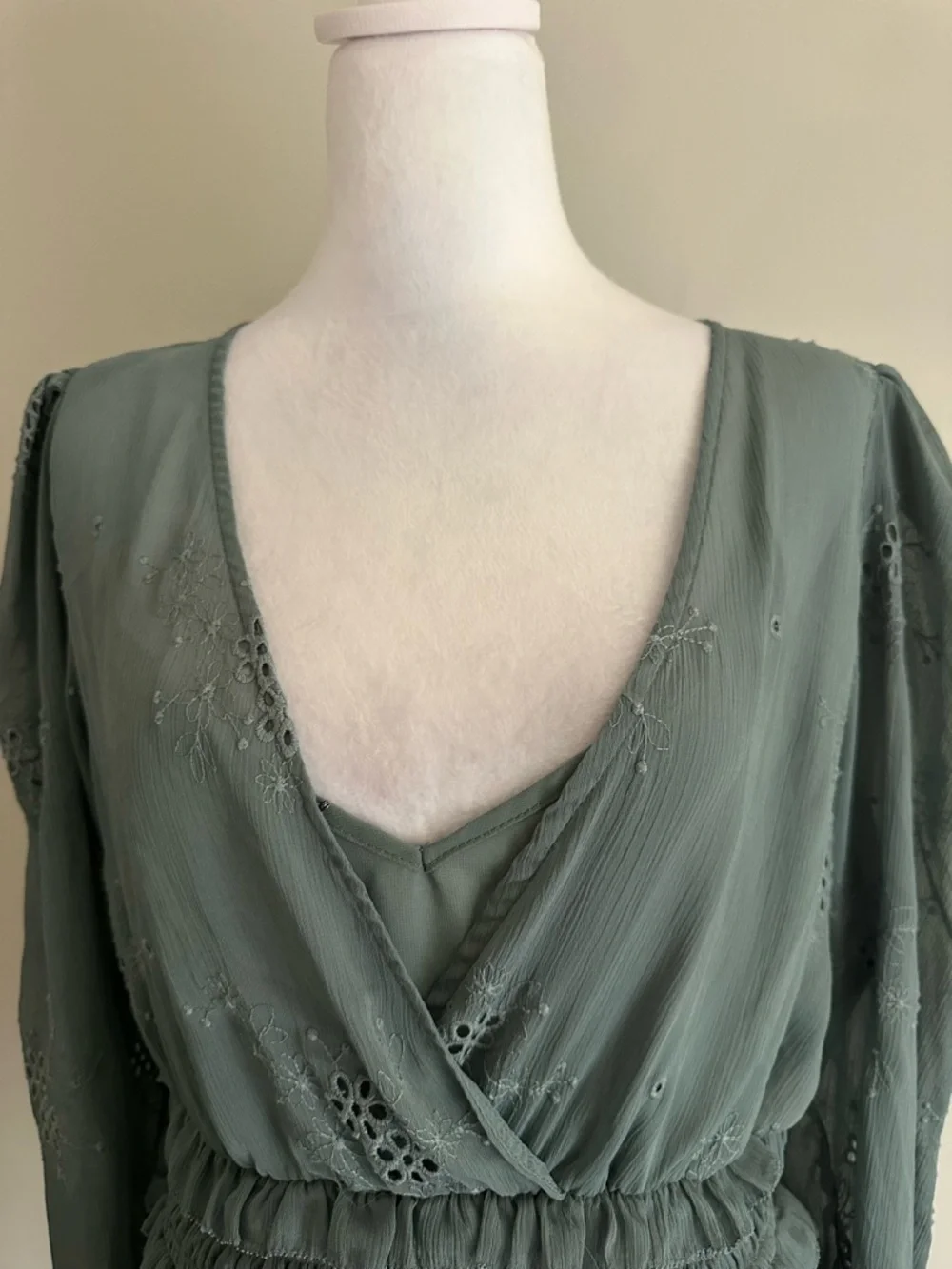 ASTR Blouse Sheer Floral Eyelet Fabric Elastic Waist Long Sleeve Peplum Green L